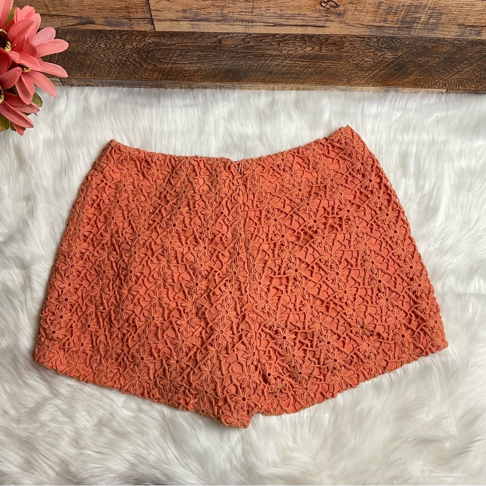 Aryn K shorts M - Picture 3 of 5